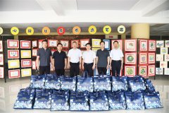 公司走進(jìn)玉龍湖小學(xué)開展“六一”走訪慰問活動